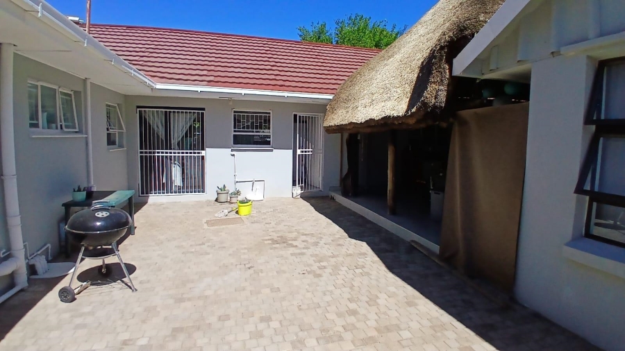 To Let 5 Bedroom Property for Rent in Fichardt Park Free State